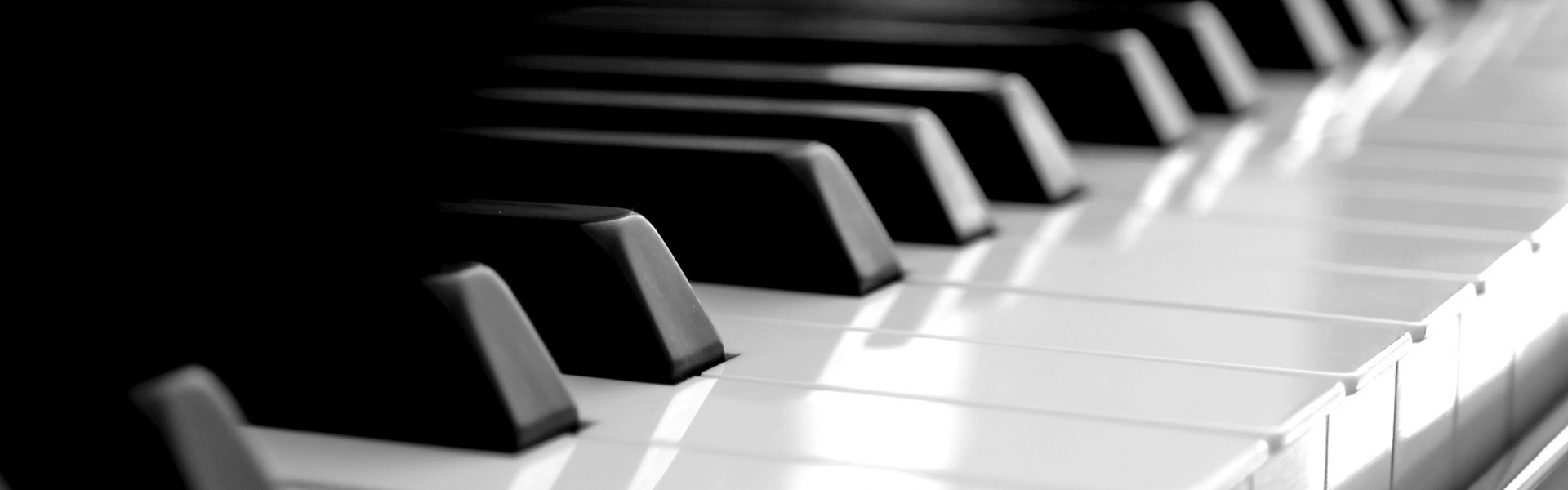 An image of a piano